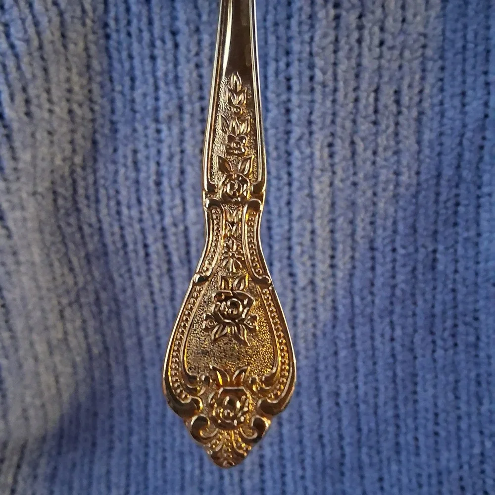 Vtg Rogers Stainless Korea Gold Tone Teaspoon Ornate Floral Pattern Flatware